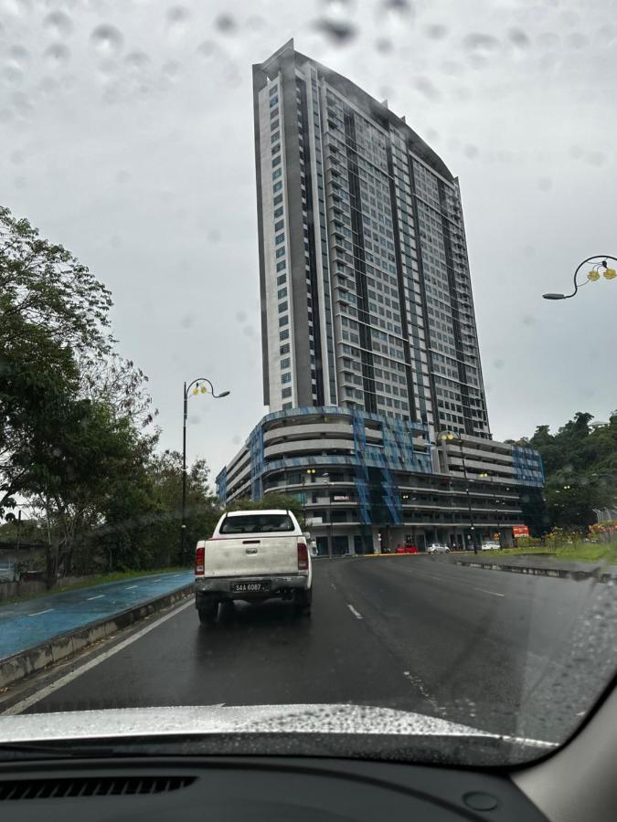 Botiza Suites At Jesselton Quay Кота-Кинабалу Экстерьер фото