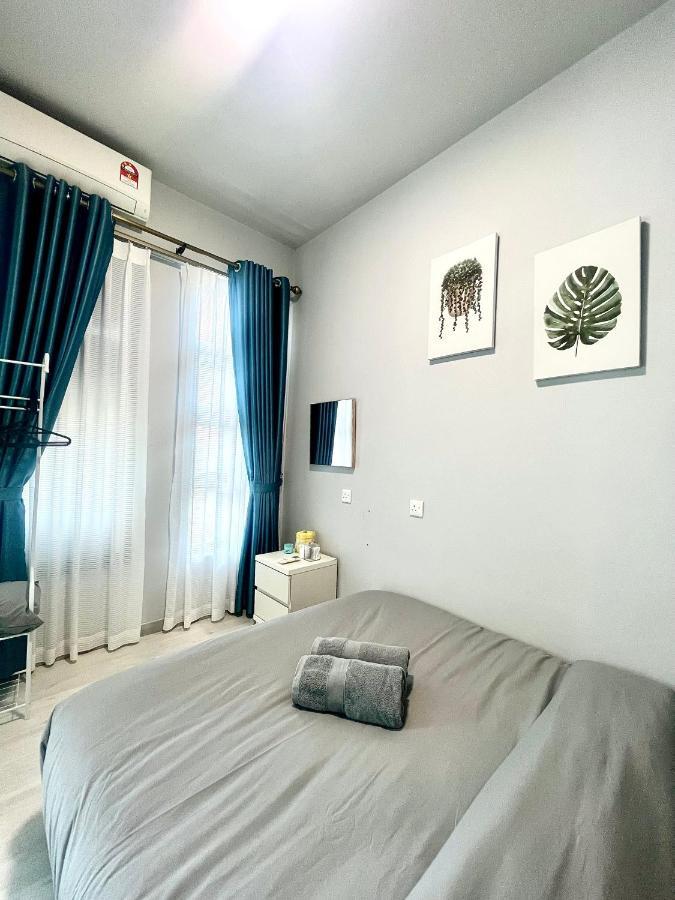 Botiza Suites At Jesselton Quay Кота-Кинабалу Экстерьер фото