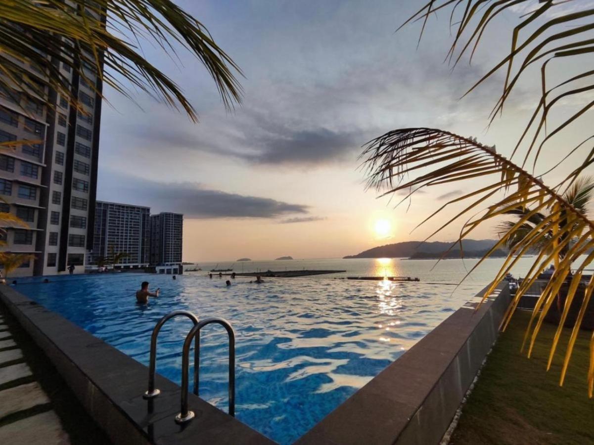 Botiza Suites At Jesselton Quay Кота-Кинабалу Экстерьер фото